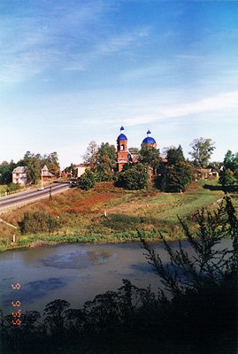 Церковь в Рождествено, вид со стороны усадьбы.